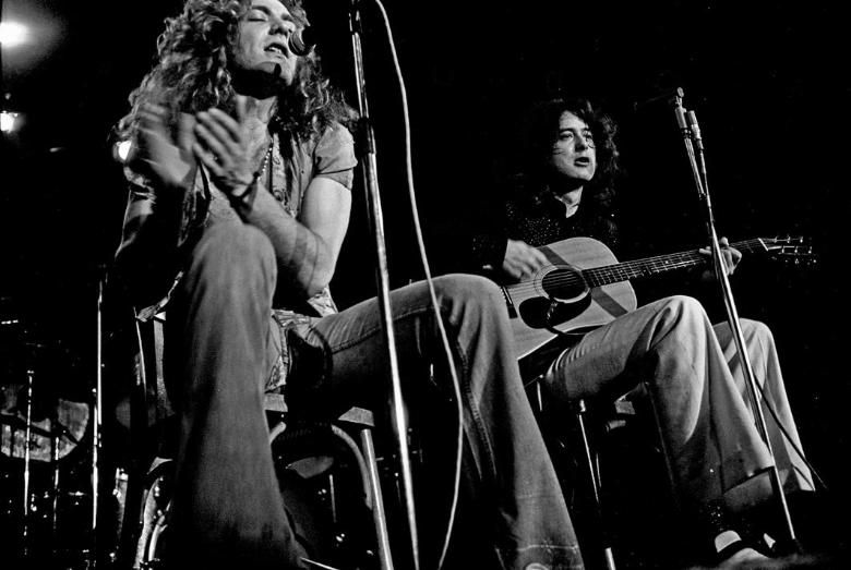 Led Zeppelin - Live at Hamburg -iocero-2014-03-21-12-39-18-Led-Zeppelin-acoustic-19732